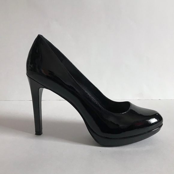 bcbg black patent leather pumps